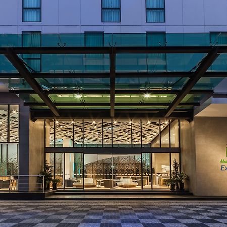 Holiday Inn Express Bangkok Soi Soonvijai By Ihg 外观 照片