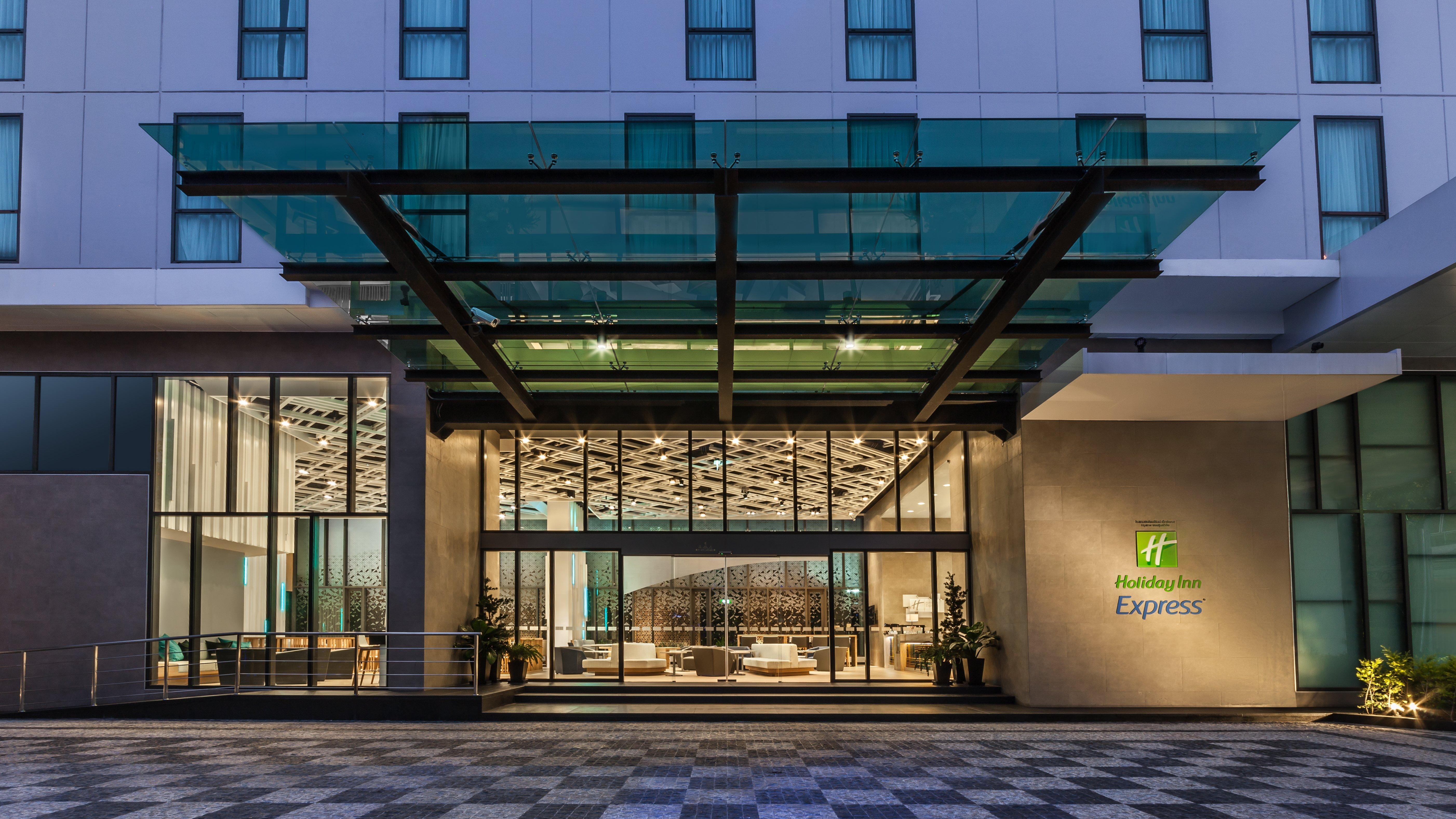 Holiday Inn Express Bangkok Soi Soonvijai By Ihg 外观 照片