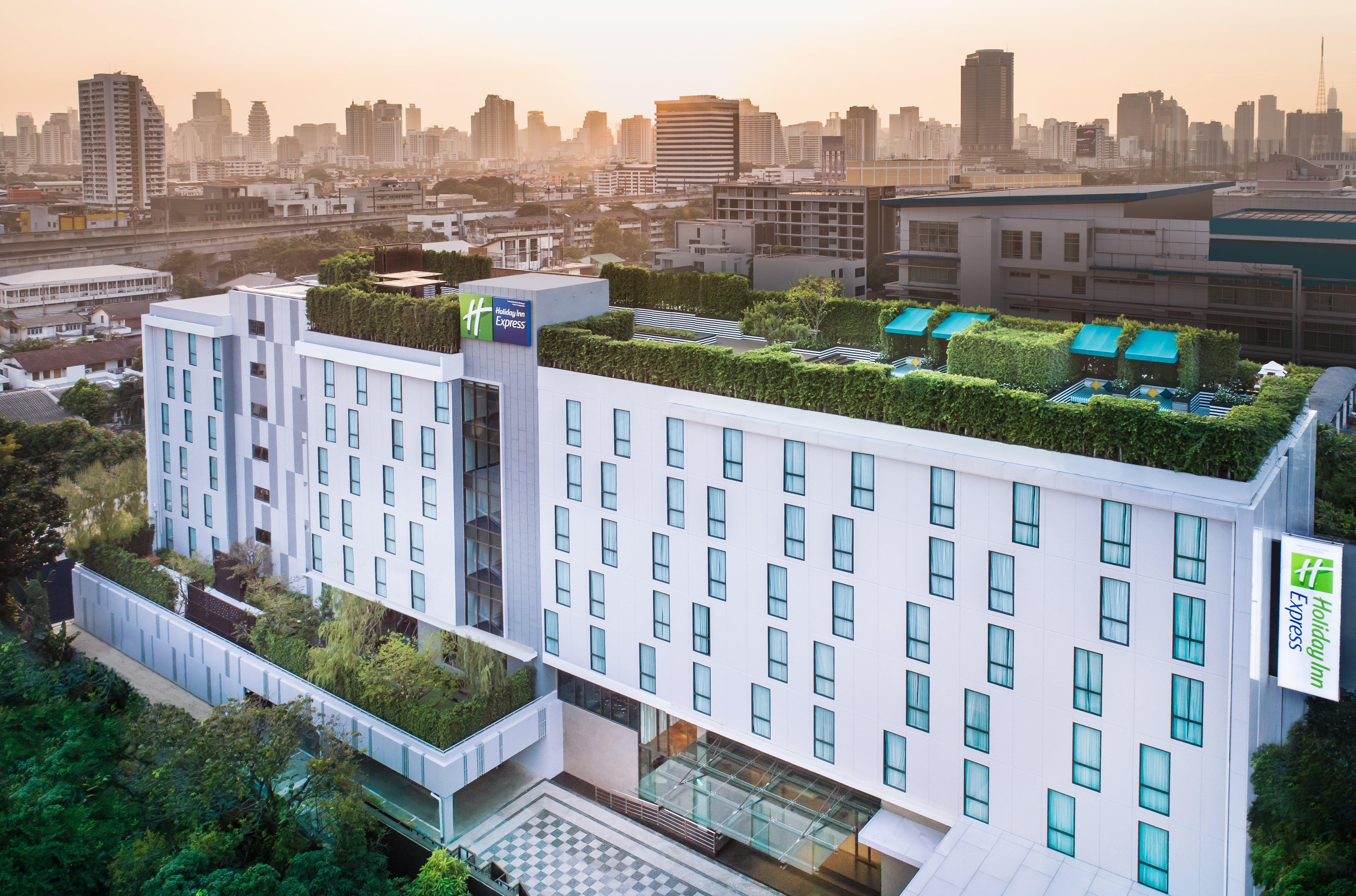 Holiday Inn Express Bangkok Soi Soonvijai By Ihg 外观 照片