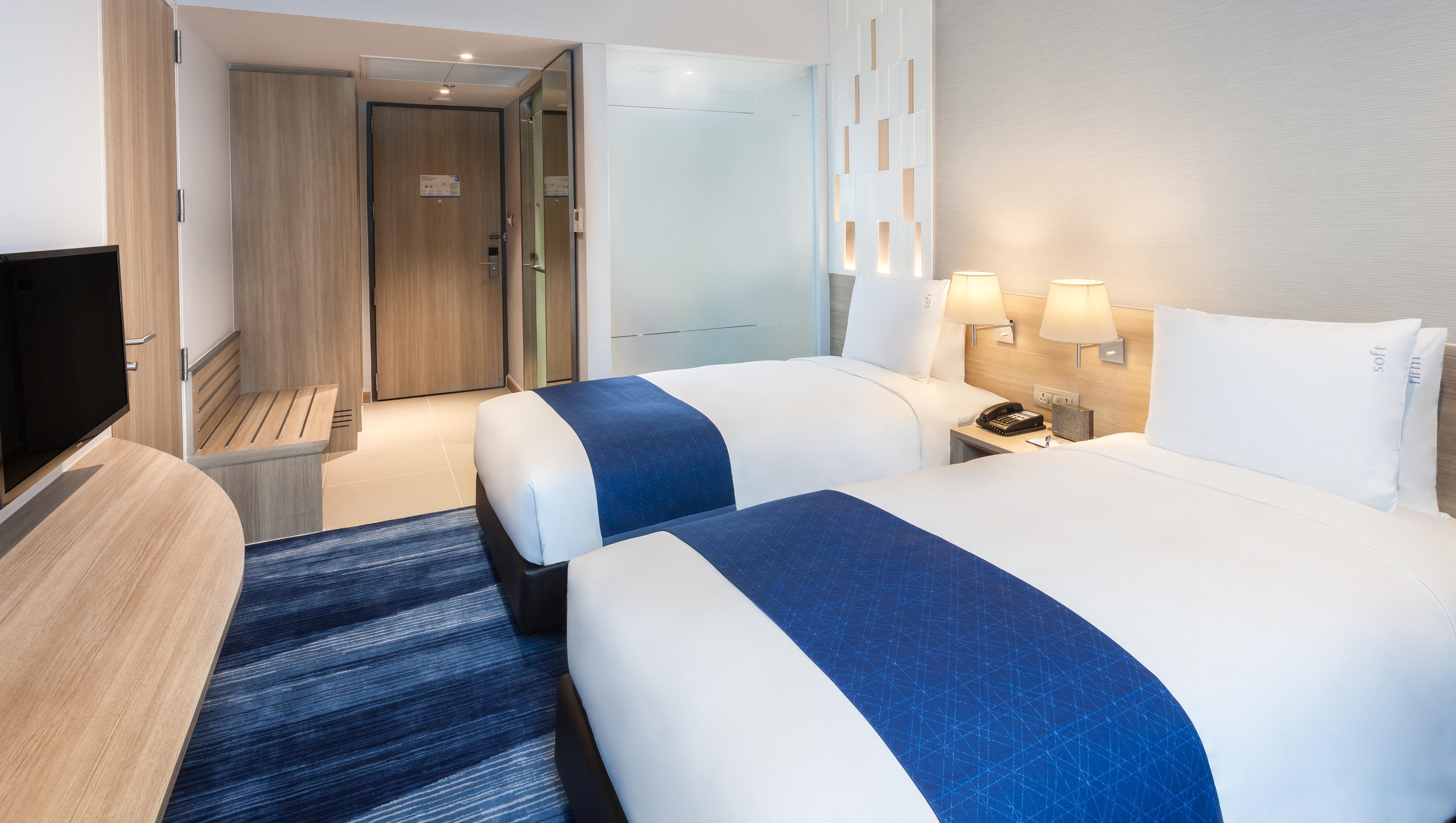 Holiday Inn Express Bangkok Soi Soonvijai By Ihg 外观 照片