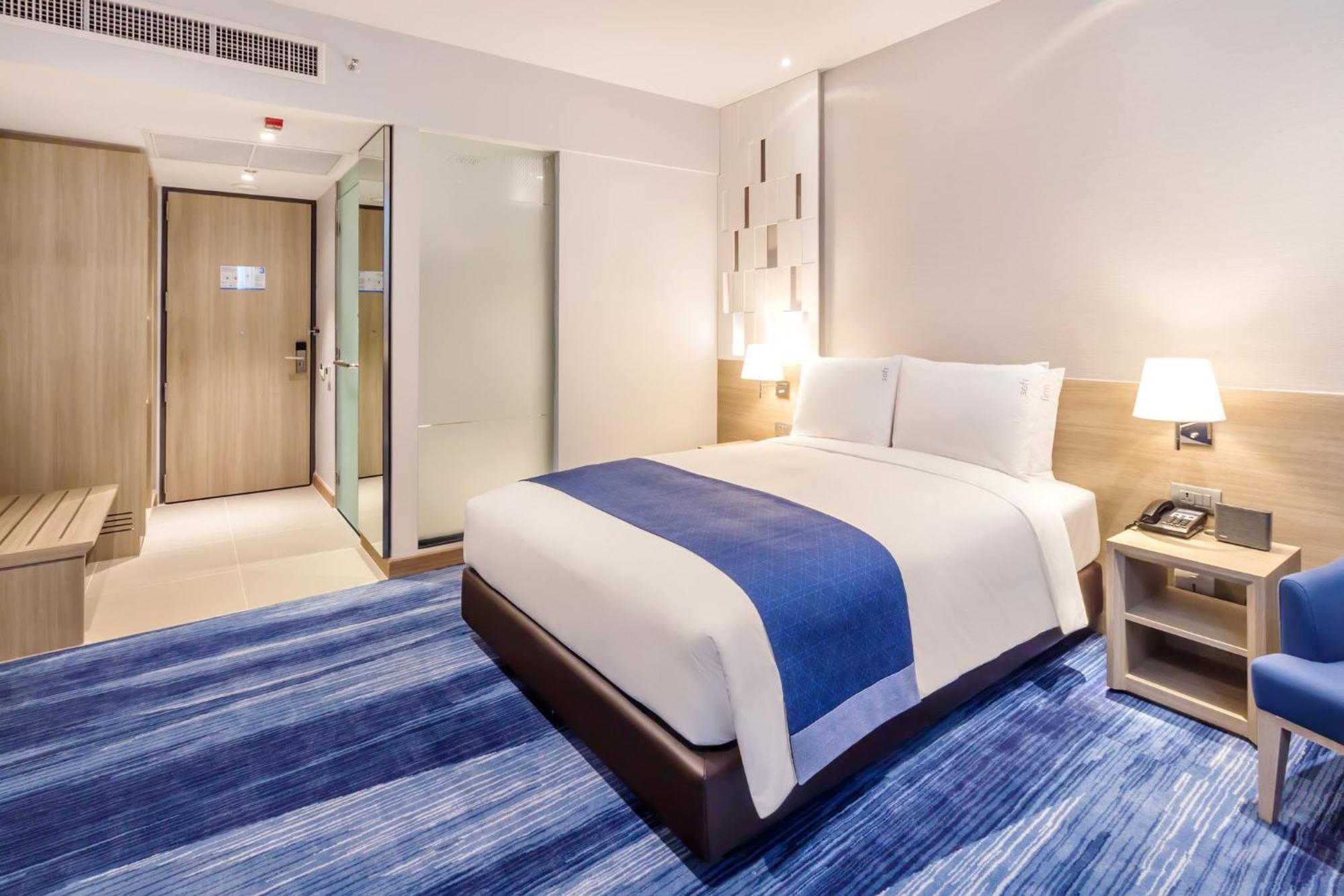 Holiday Inn Express Bangkok Soi Soonvijai By Ihg 外观 照片